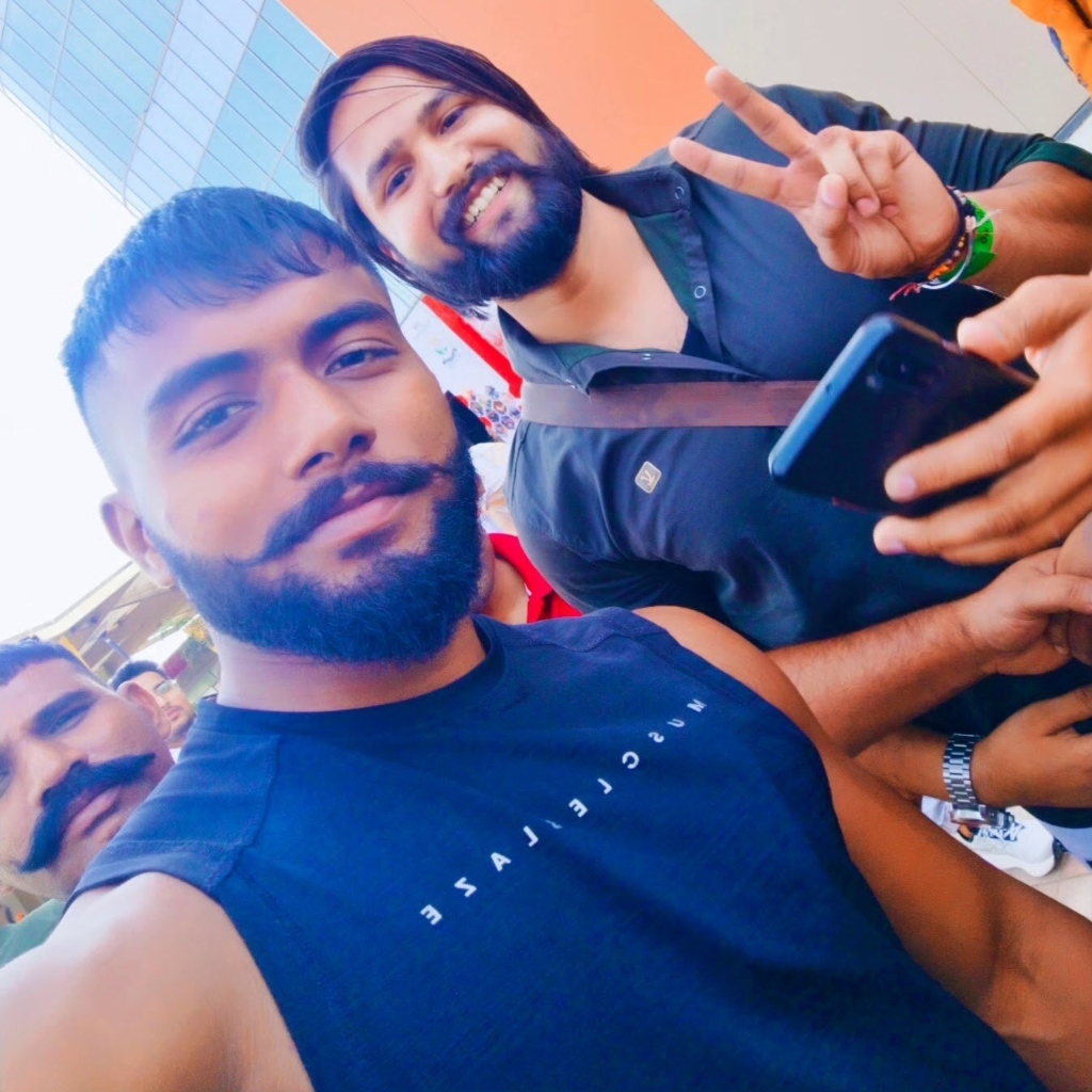 Dynamic Unisex Gym community members and athletes training on the floor in Aligarh